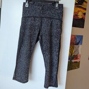 Size 6 Lululemon Athletica Train Times Crop Capris Soundwave White Black